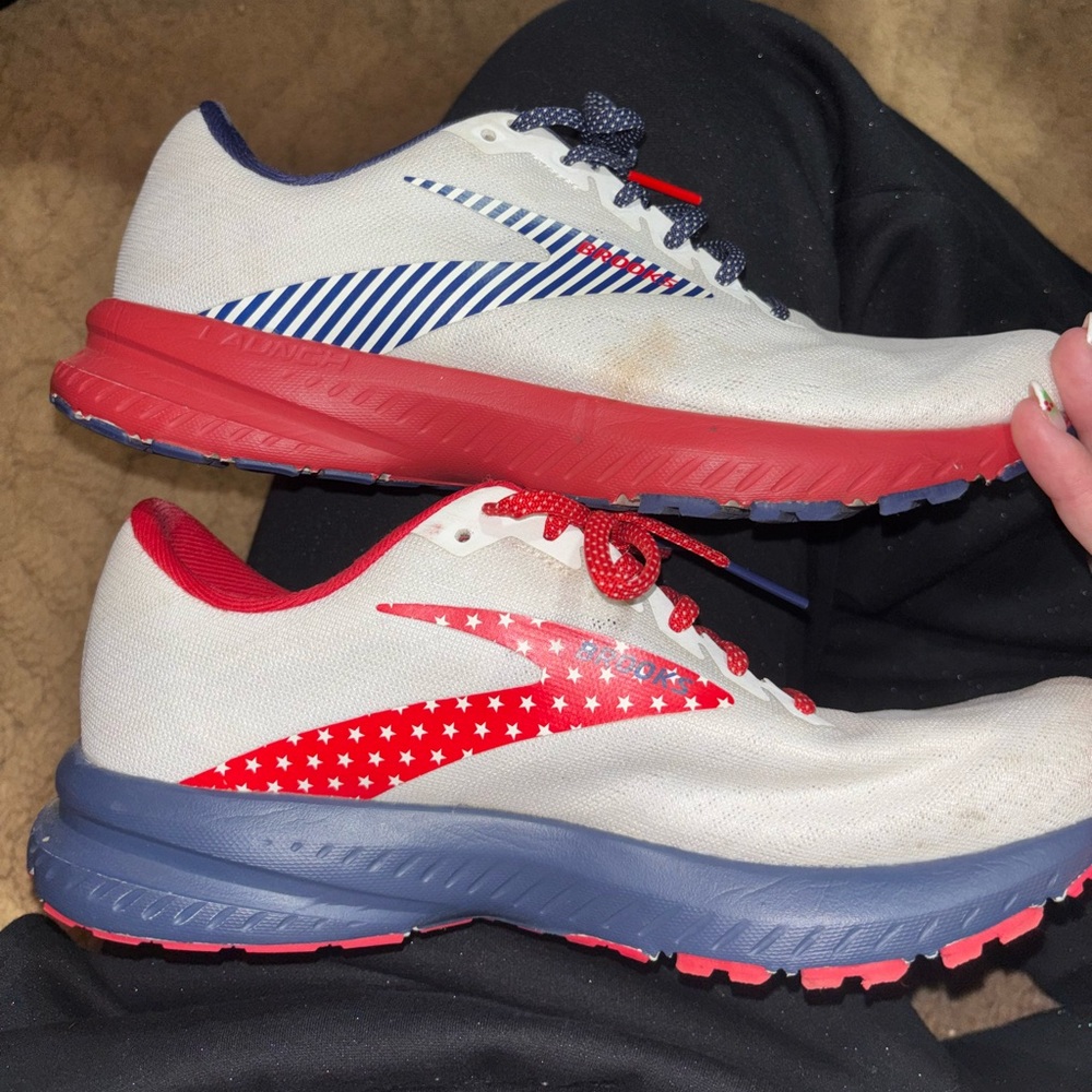 Size 8 limited edition Brooks